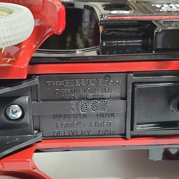 Die Cast Texaco 1905 Ford Delivery Car locking coin bank w/key - Picture 6 of 10